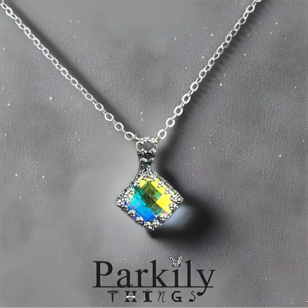 Handcrafted necklace with Swarovski crystal and chain